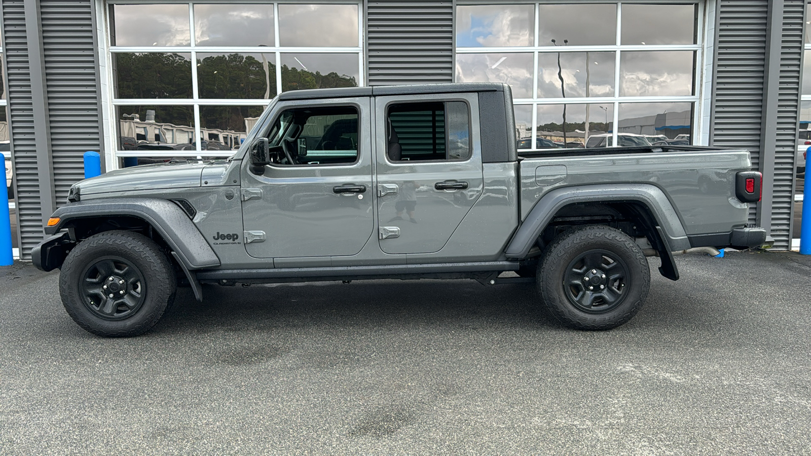 2023 Jeep Gladiator Sport 2