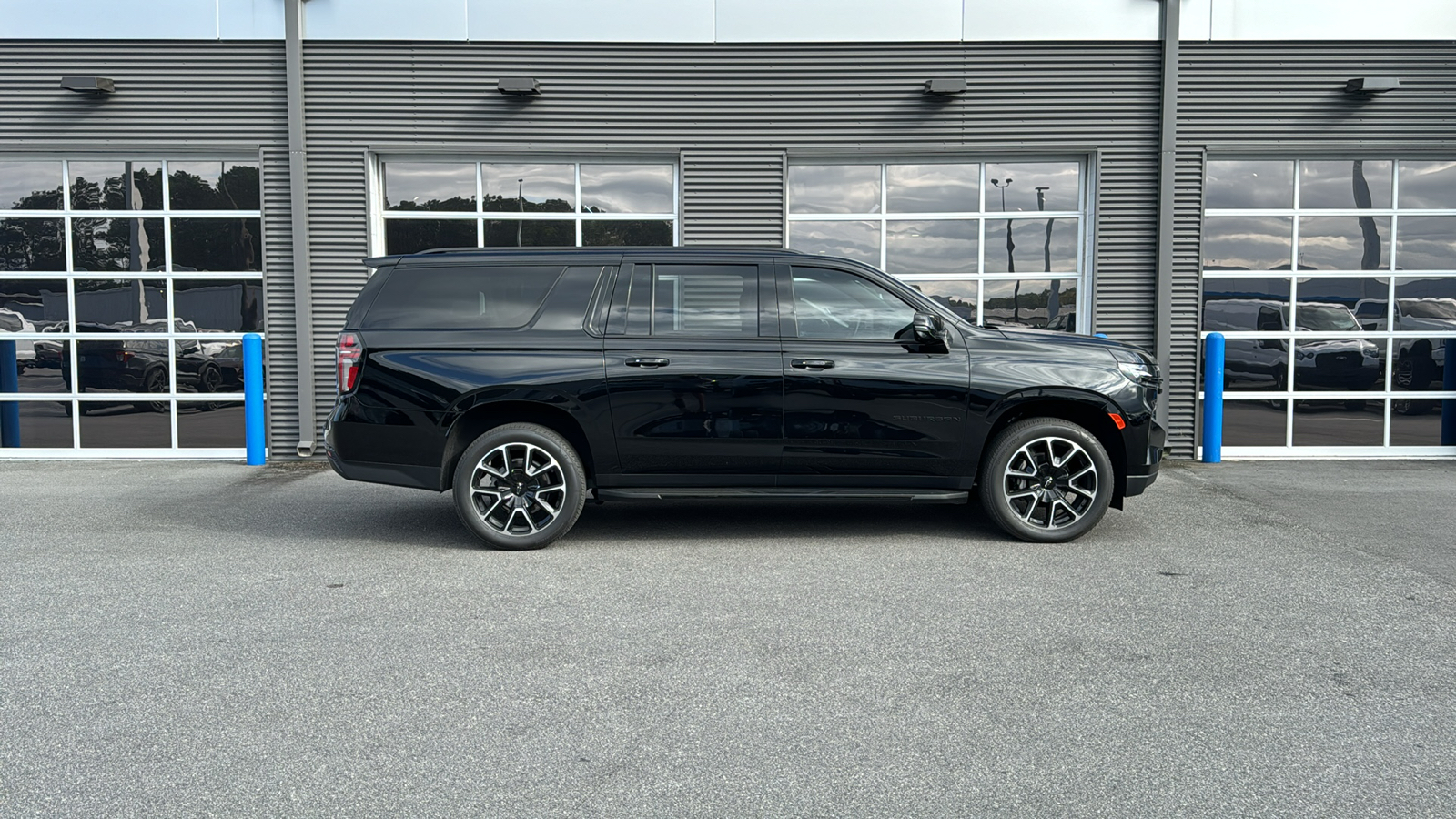 2023 Chevrolet Suburban RST 4