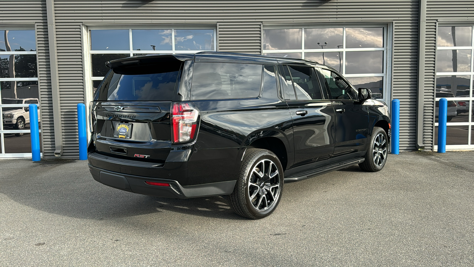 2023 Chevrolet Suburban RST 7