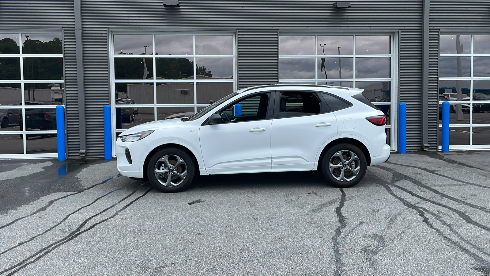 2023 Ford Escape ST-Line 2