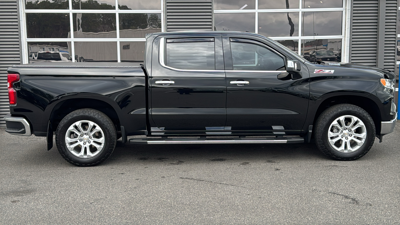 2023 Chevrolet Silverado 1500 LTZ 29