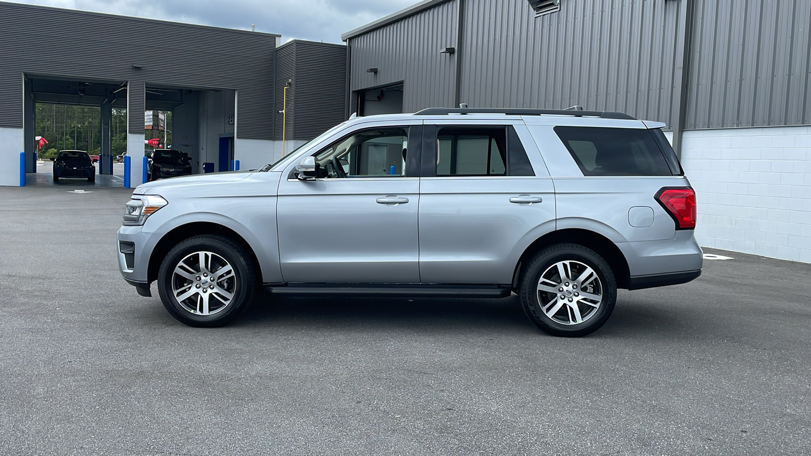 2024 Ford Expedition XLT 2