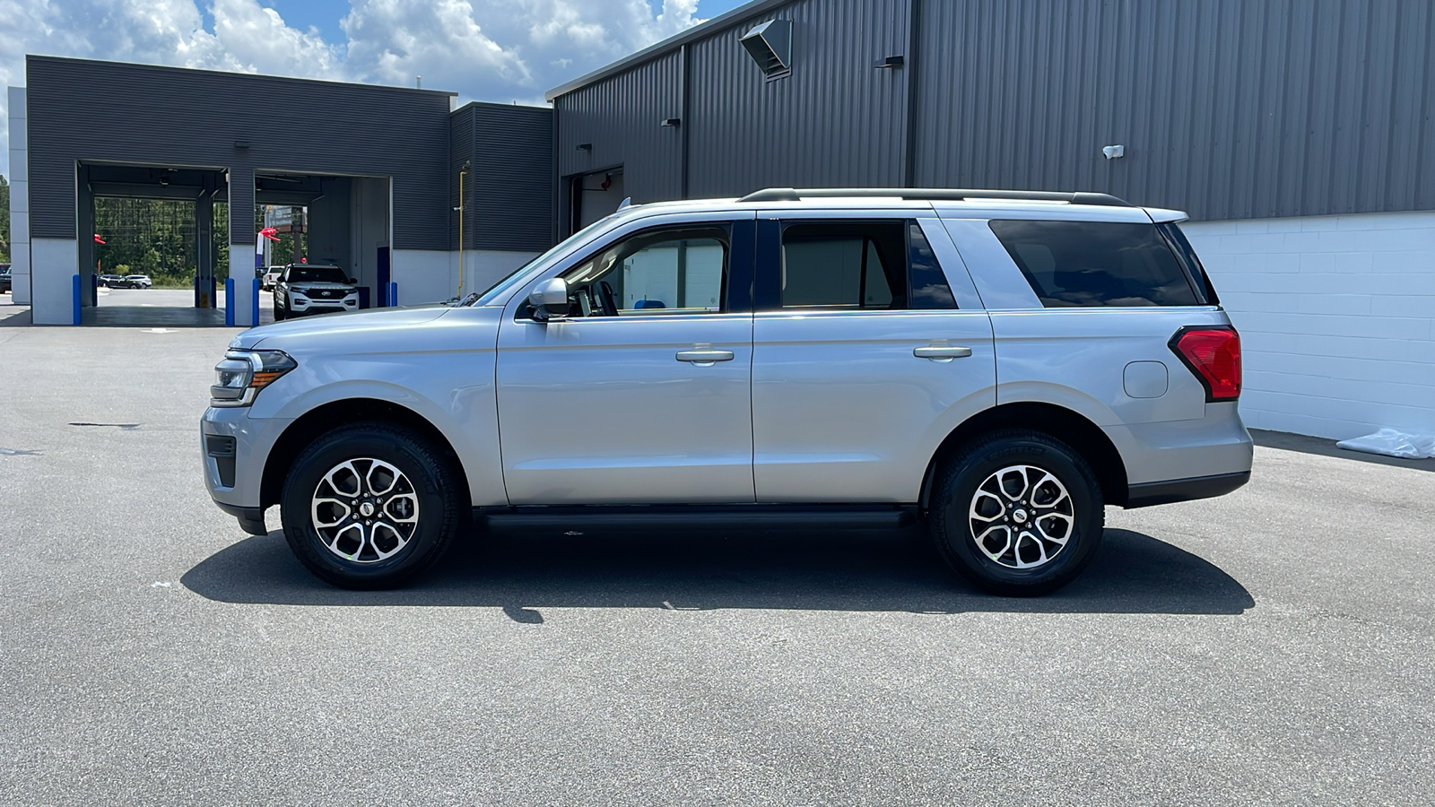 2024 Ford Expedition XLT 2