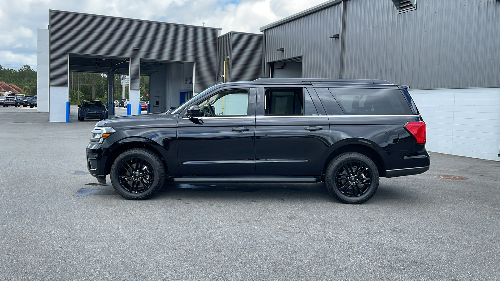 2024 Ford Expedition Max XLT 2