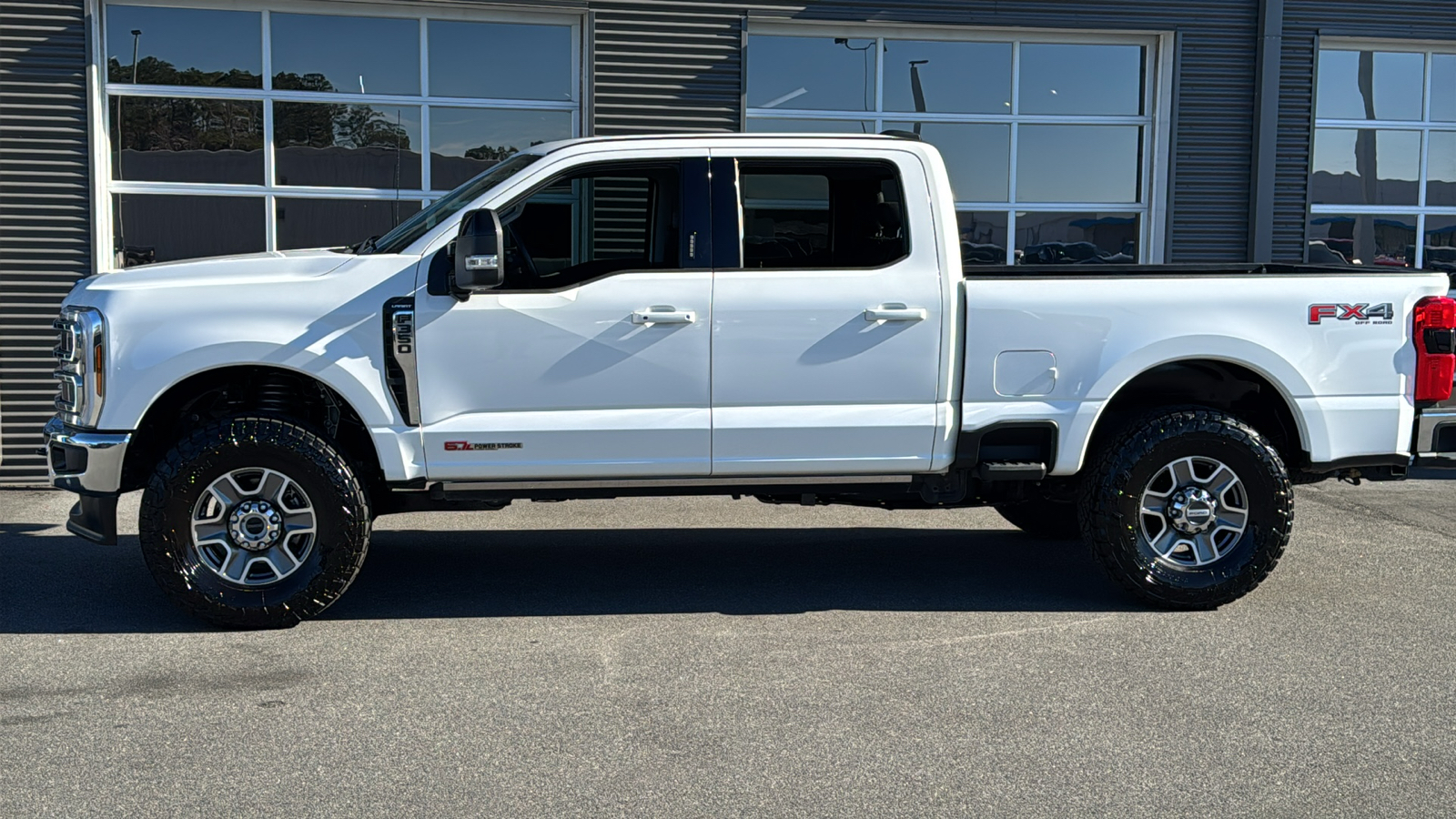 2024 Ford F-350SD Lariat 2