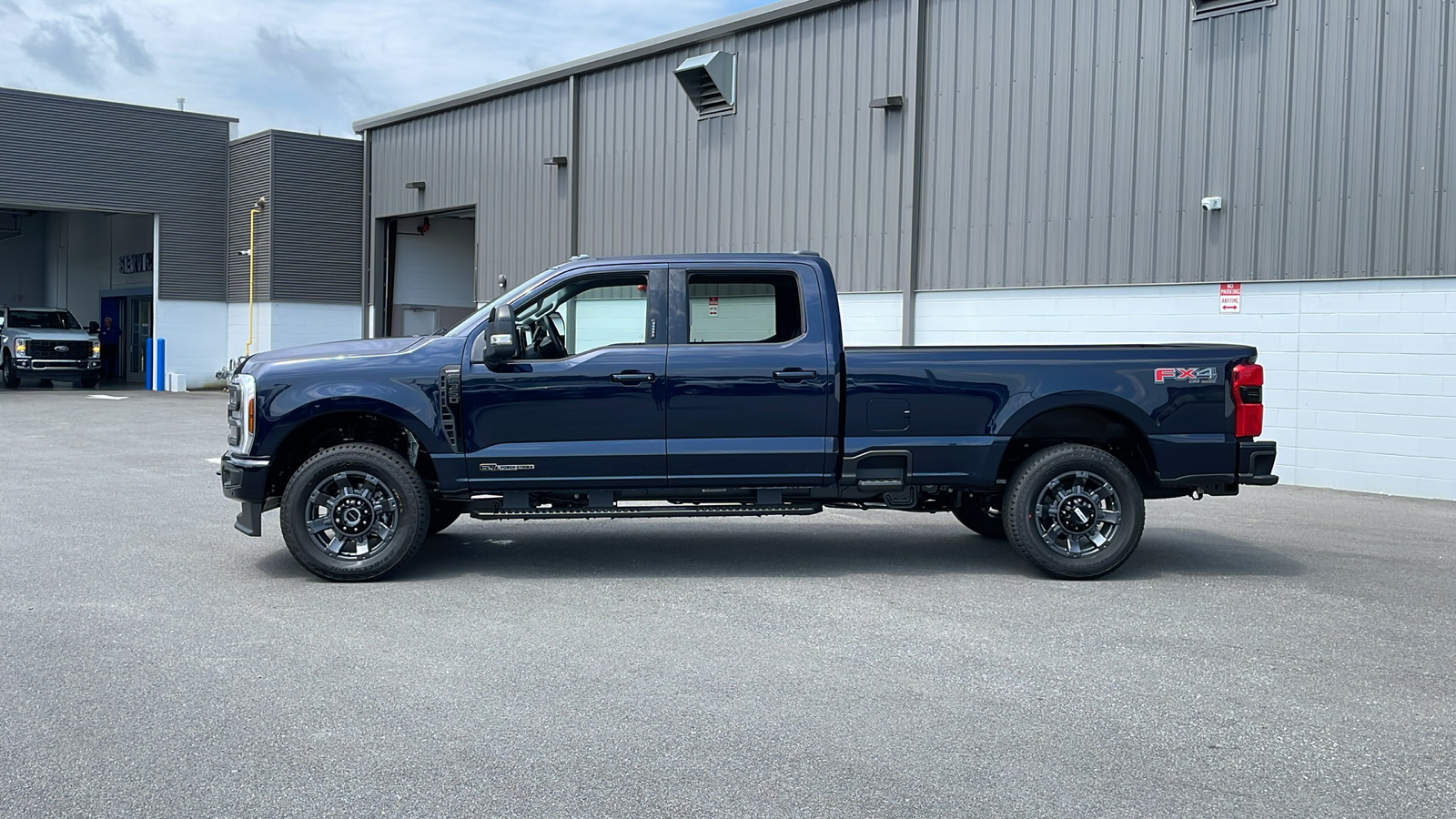 2024 Ford F-350SD Lariat 2