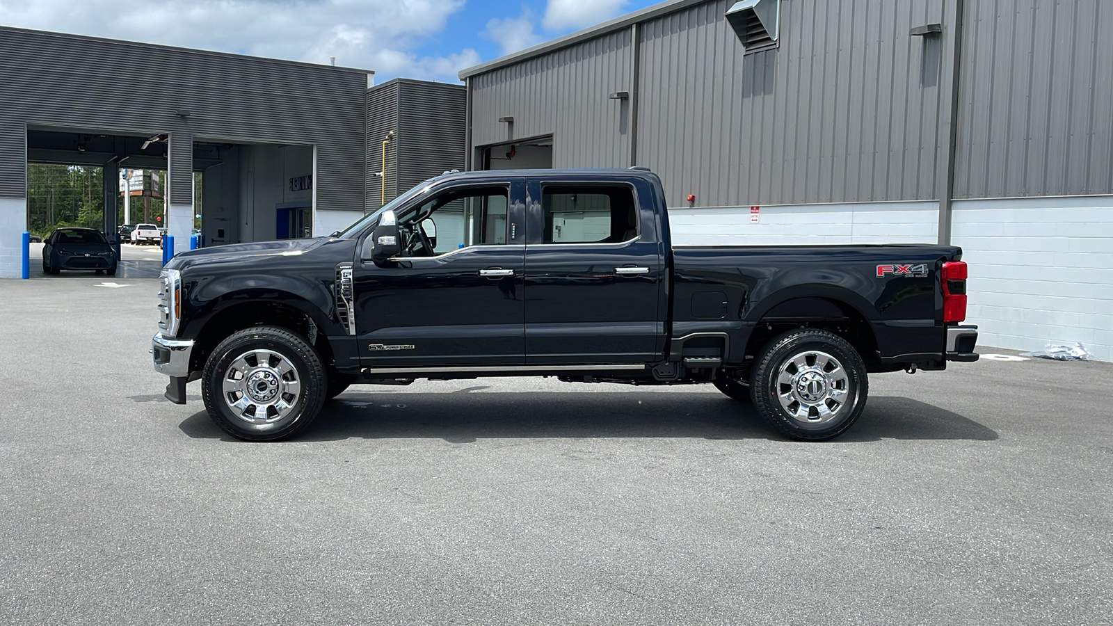 2024 Ford F-350SD Lariat 2