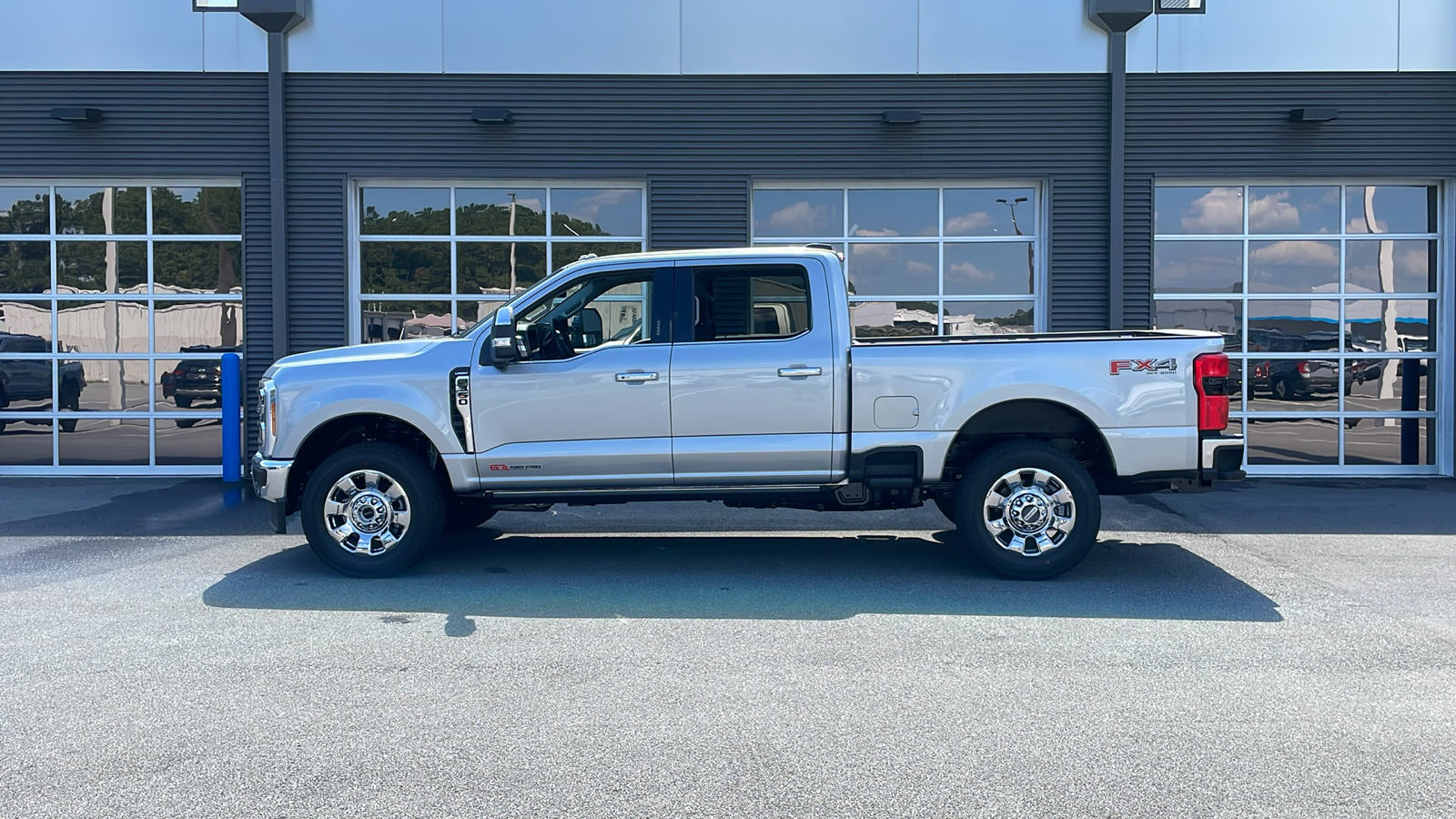 2024 Ford F-350SD Lariat 2