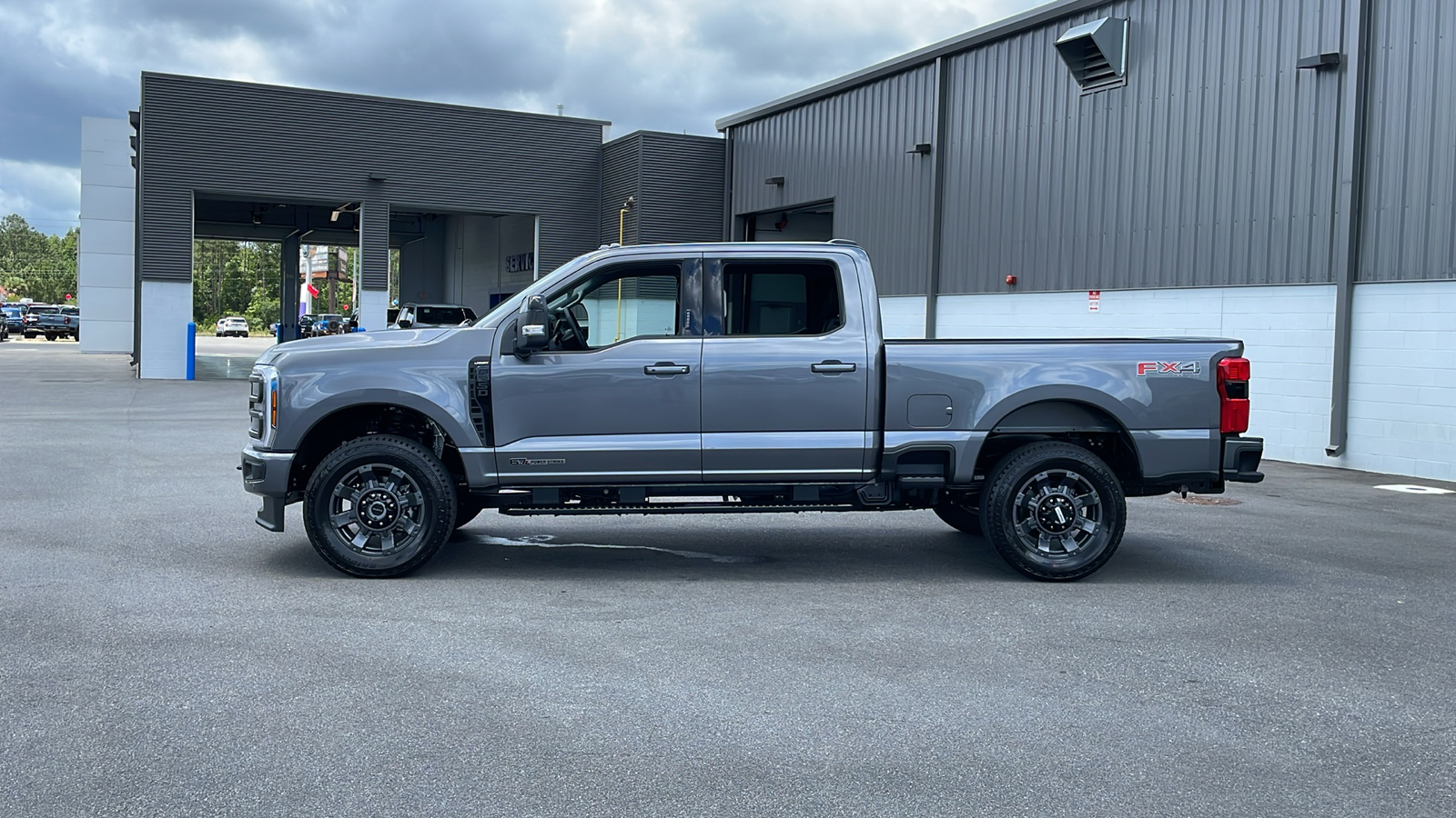 2024 Ford F-350SD Lariat 2