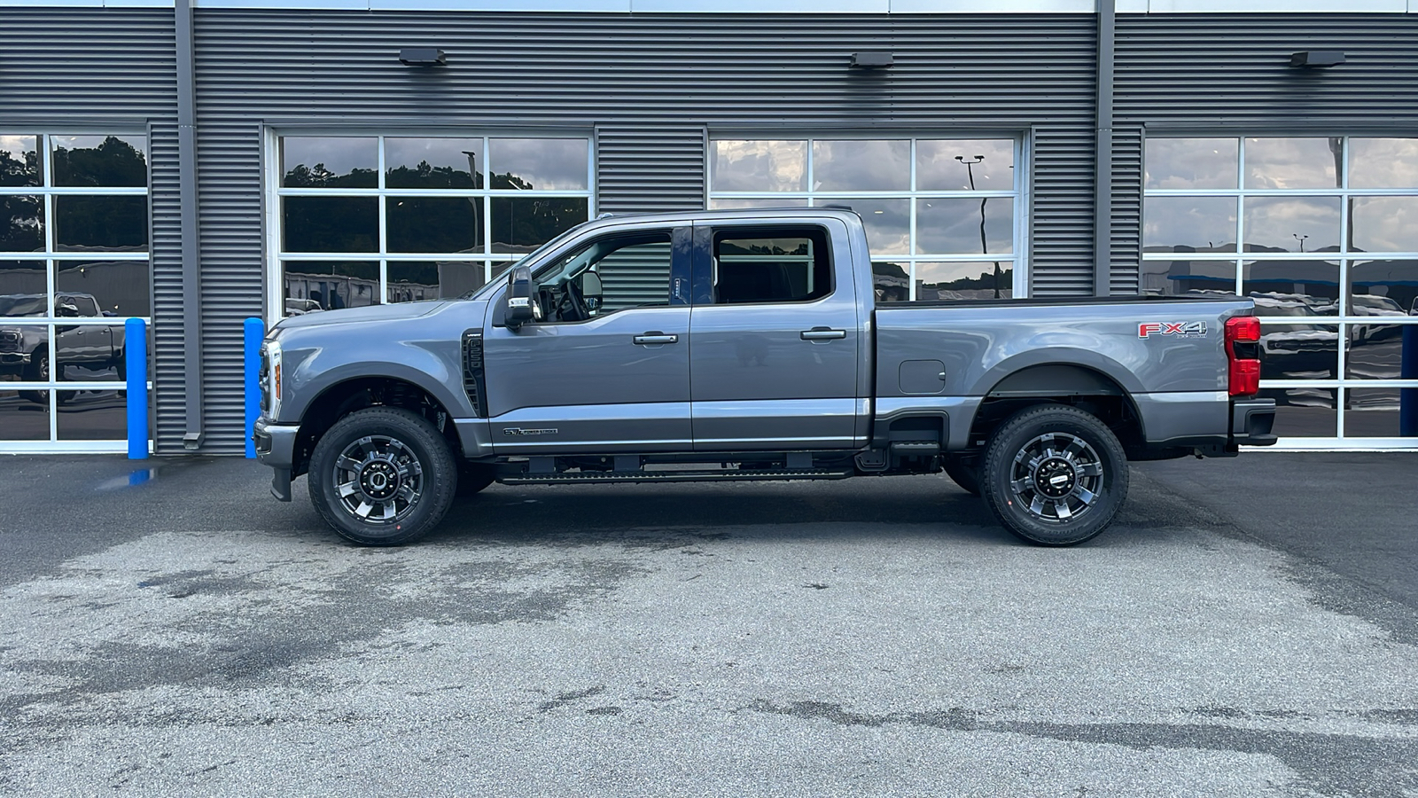 2024 Ford F-250SD Lariat 2