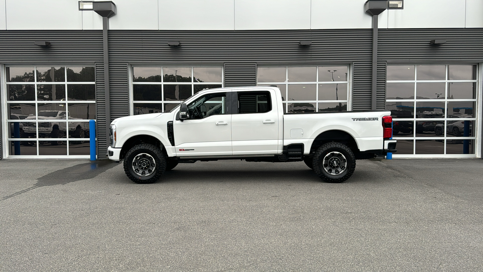 2024 Ford F-250SD Lariat 2