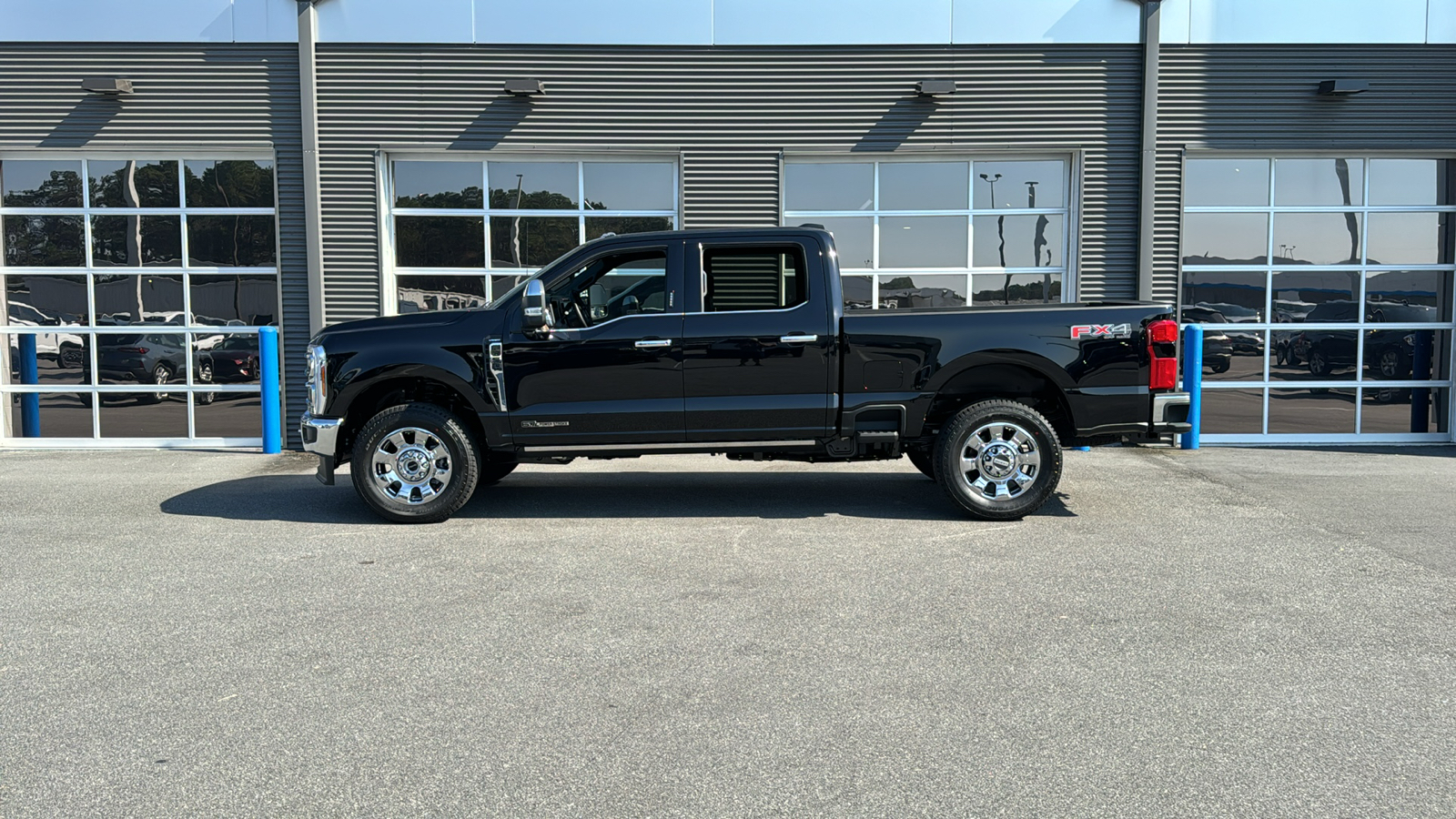 2024 Ford F-350SD Lariat 2