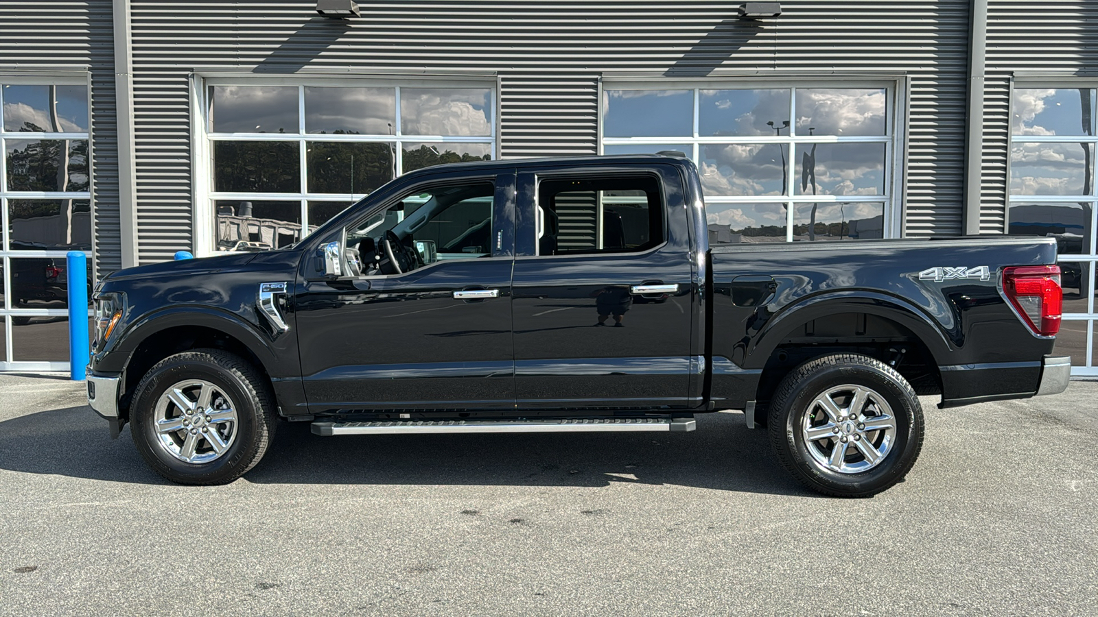 2024 Ford F-150 XLT 2