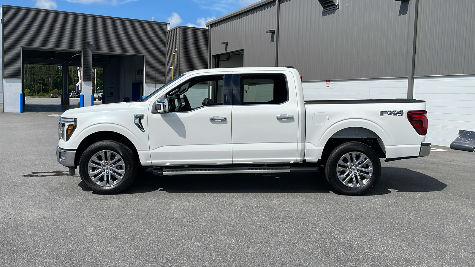 2024 Ford F-150 Lariat 2