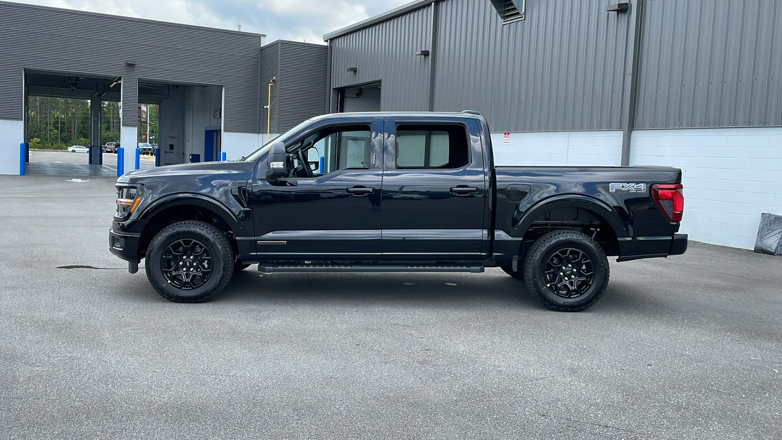 2024 Ford F-150 XLT 2