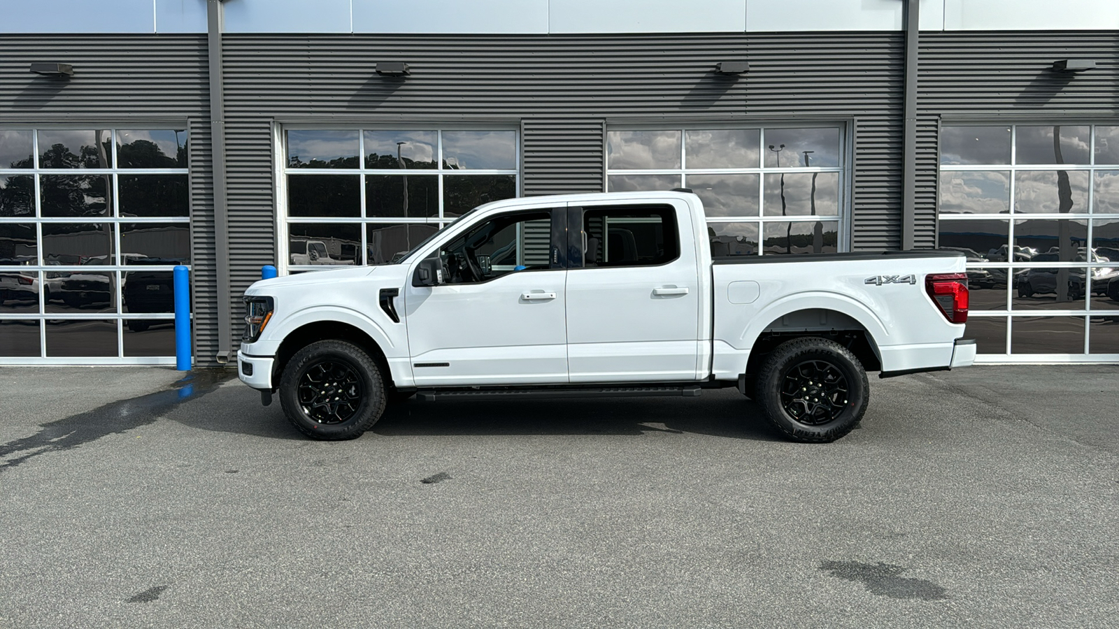 2024 Ford F-150 XLT 2