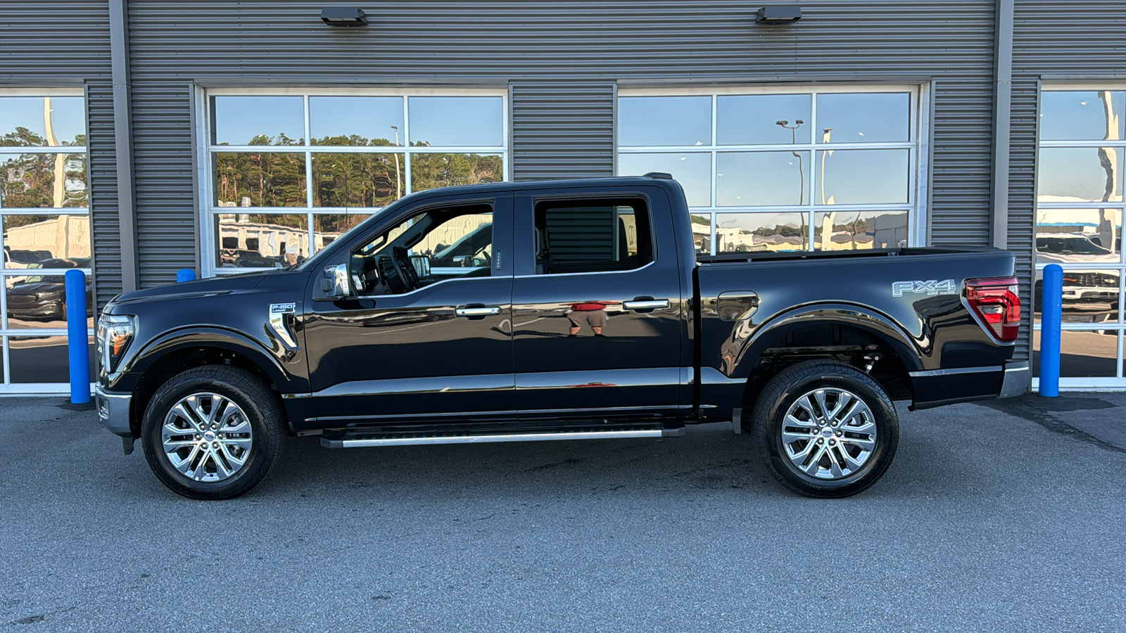 2024 Ford F-150 Lariat 2