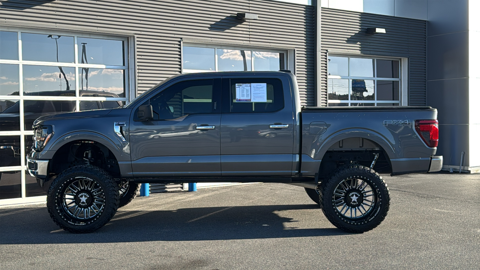 2024 Ford F-150 XLT 2