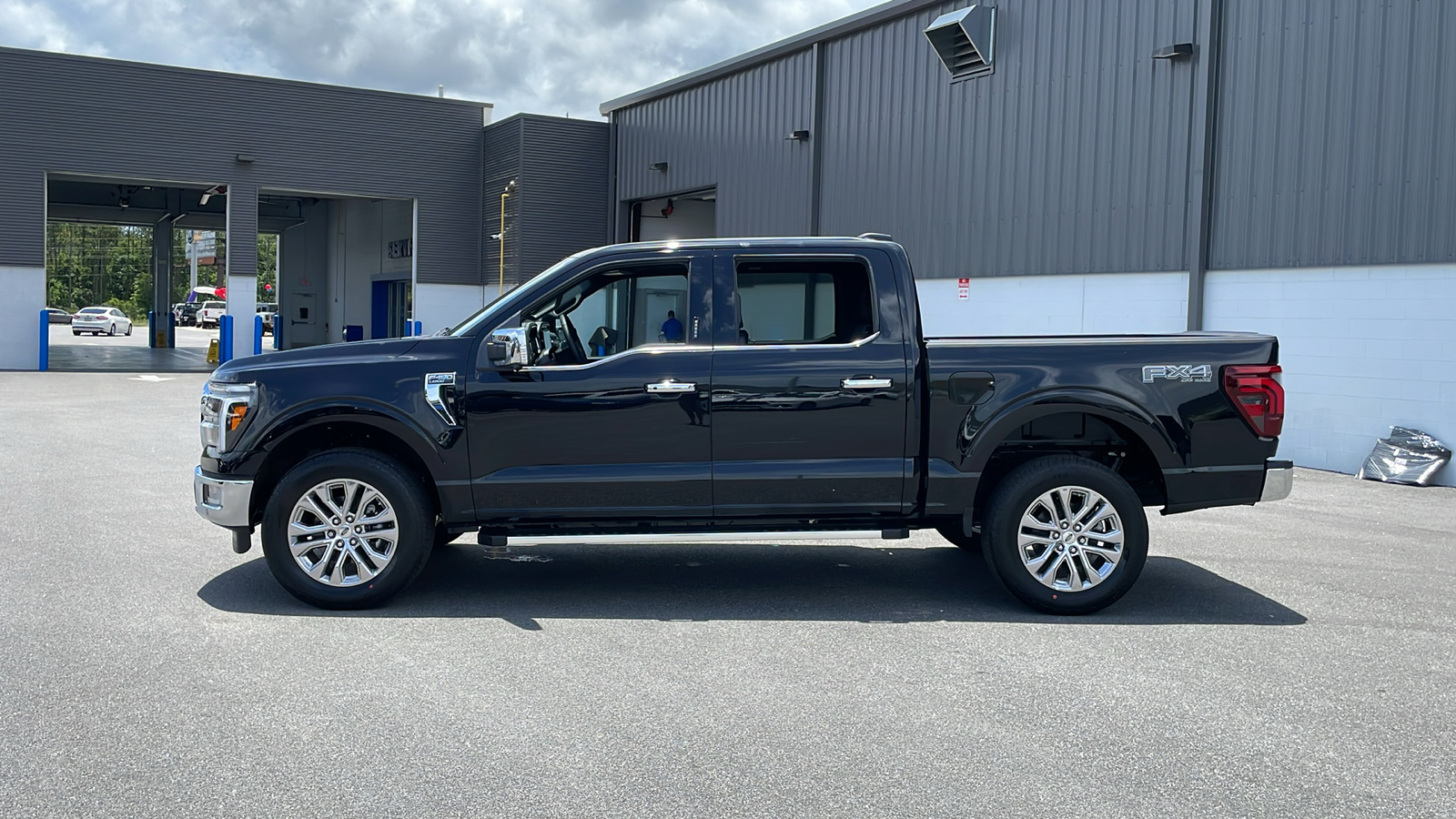 2024 Ford F-150 Lariat 2