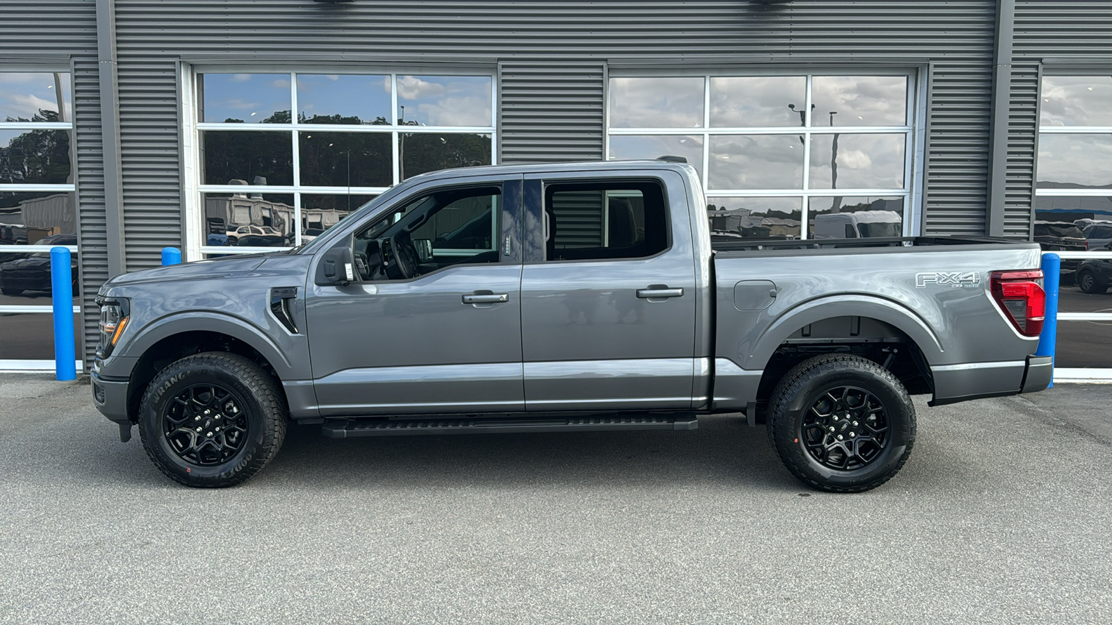 2024 Ford F-150 XLT 2