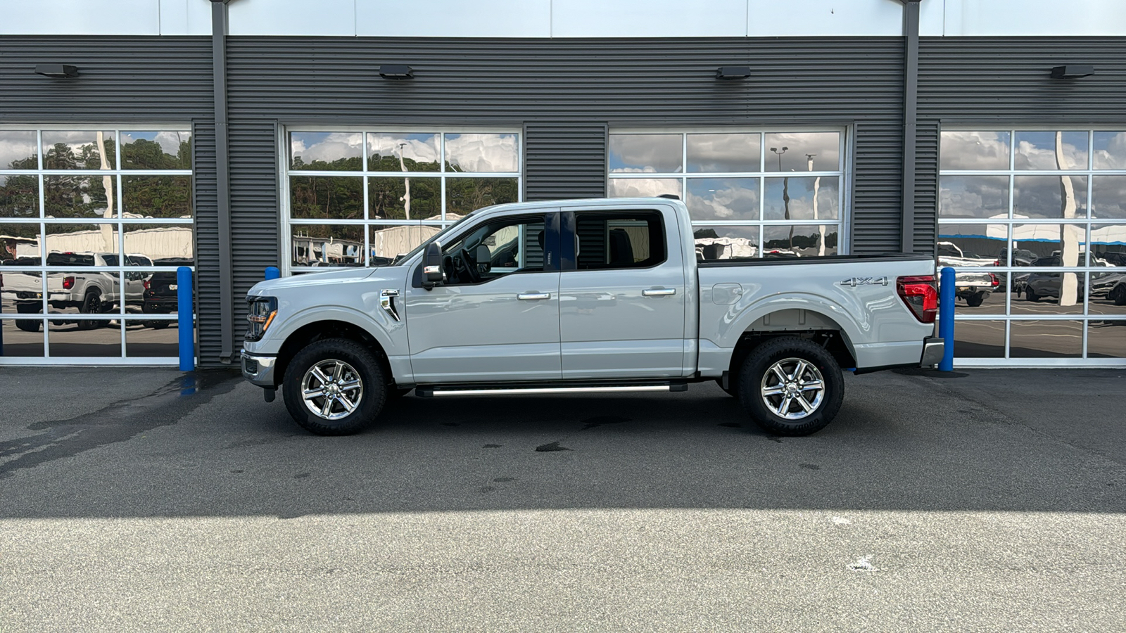 2024 Ford F-150 XLT 2