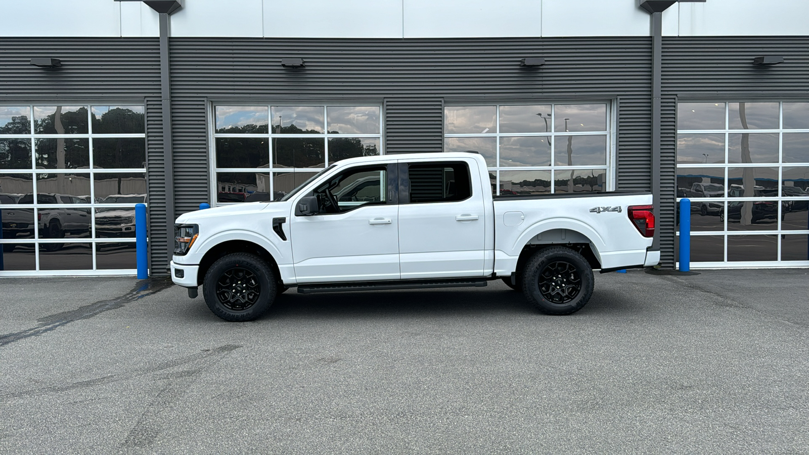 2024 Ford F-150 XLT 2