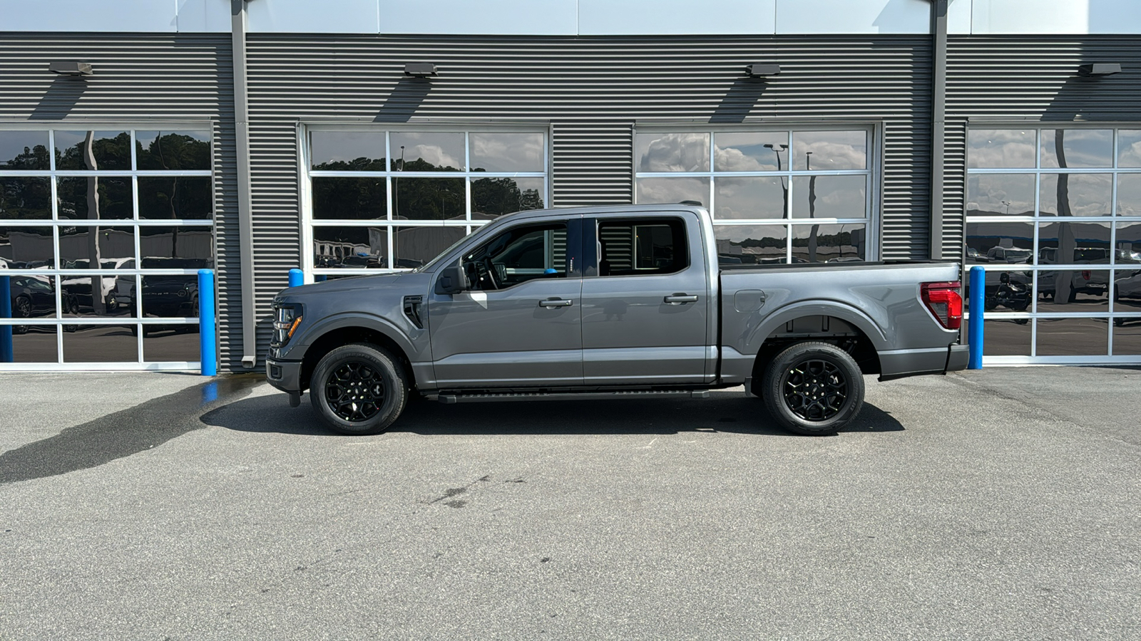 2024 Ford F-150 XLT 2