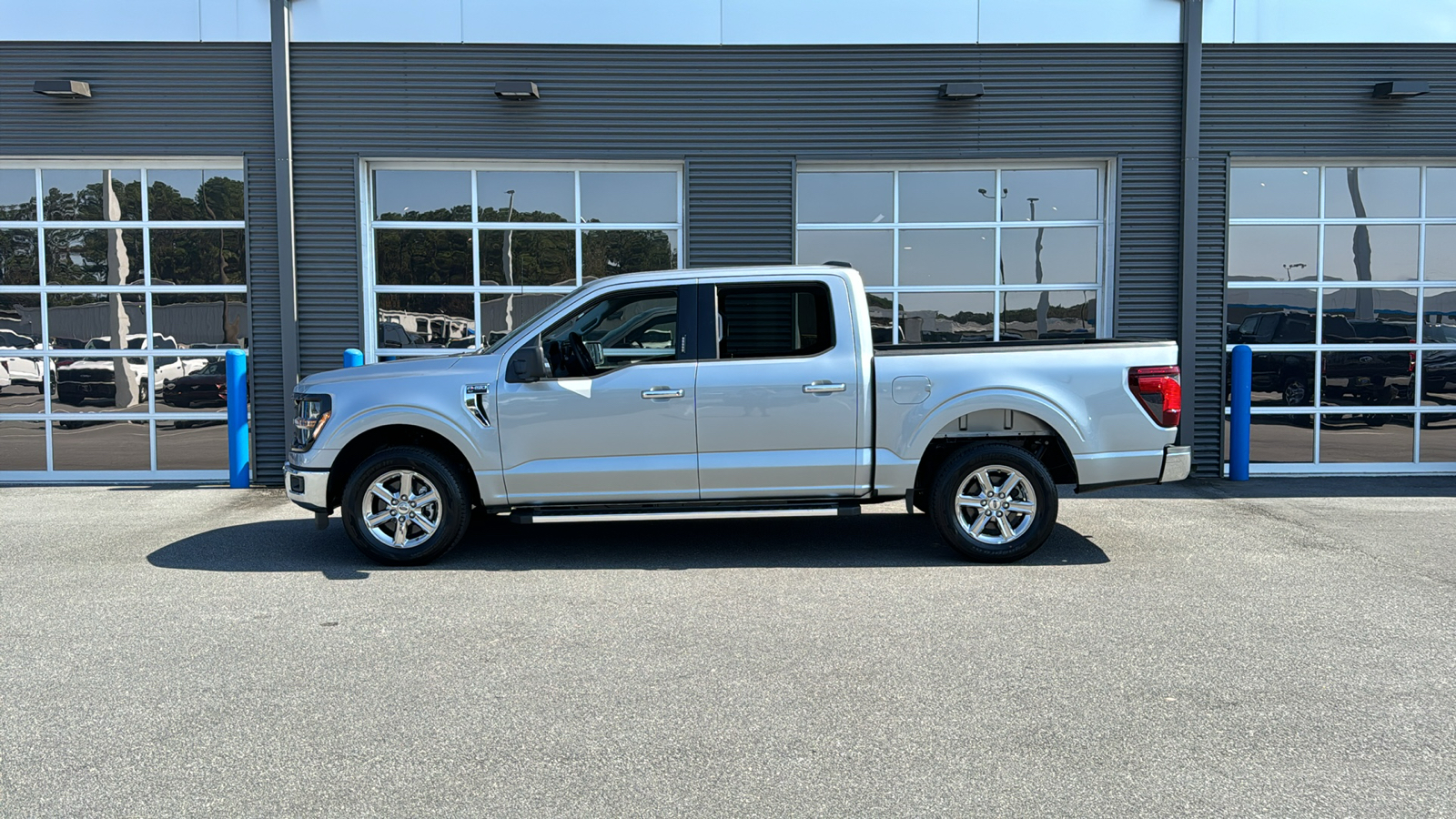 2024 Ford F-150 XLT 2