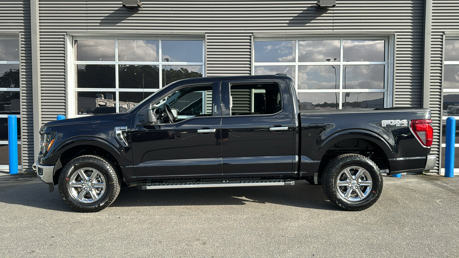 2024 Ford F-150 XLT 2