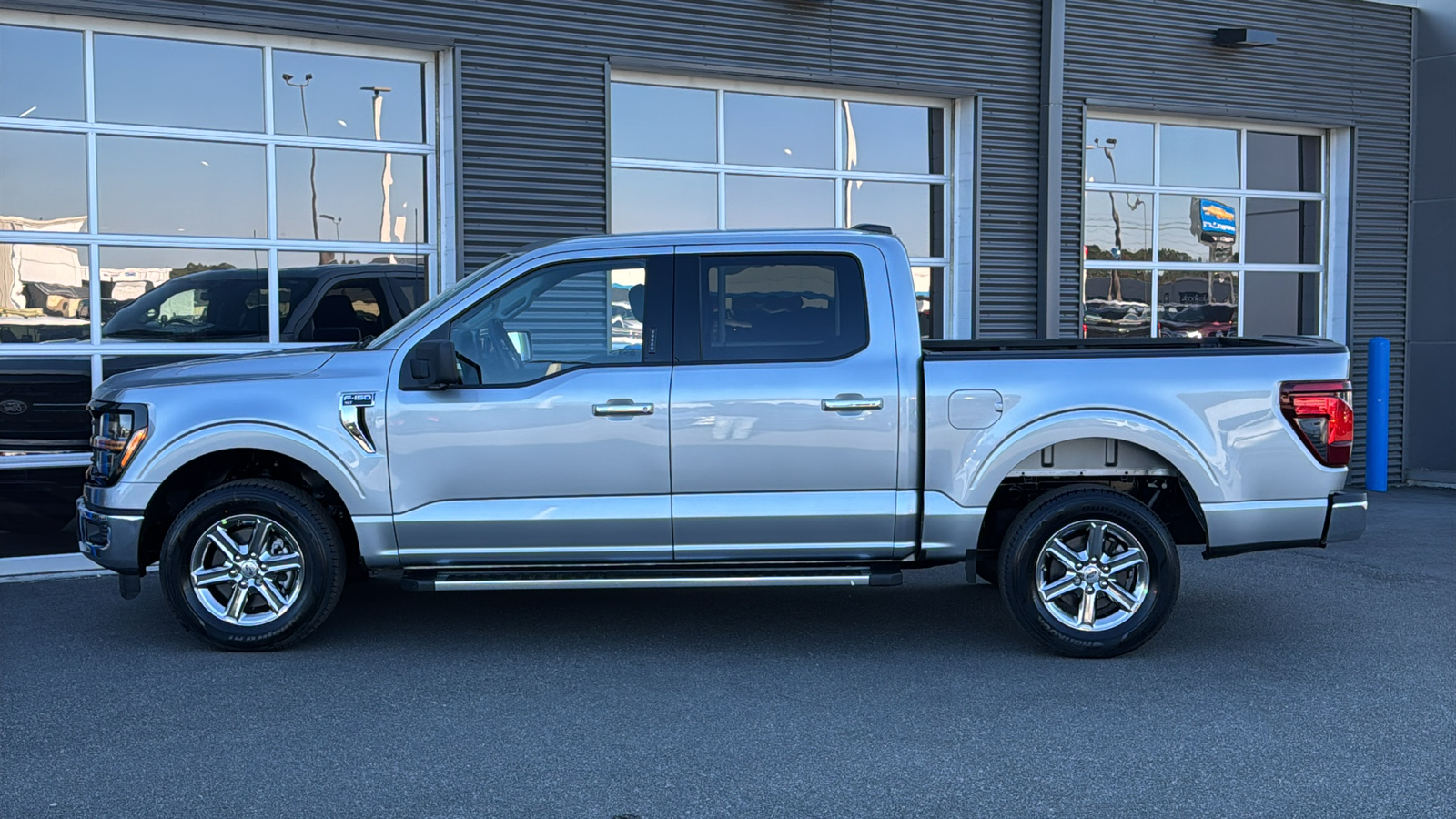 2024 Ford F-150 XLT 2