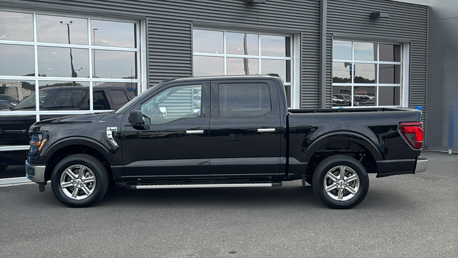 2024 Ford F-150 XLT 2