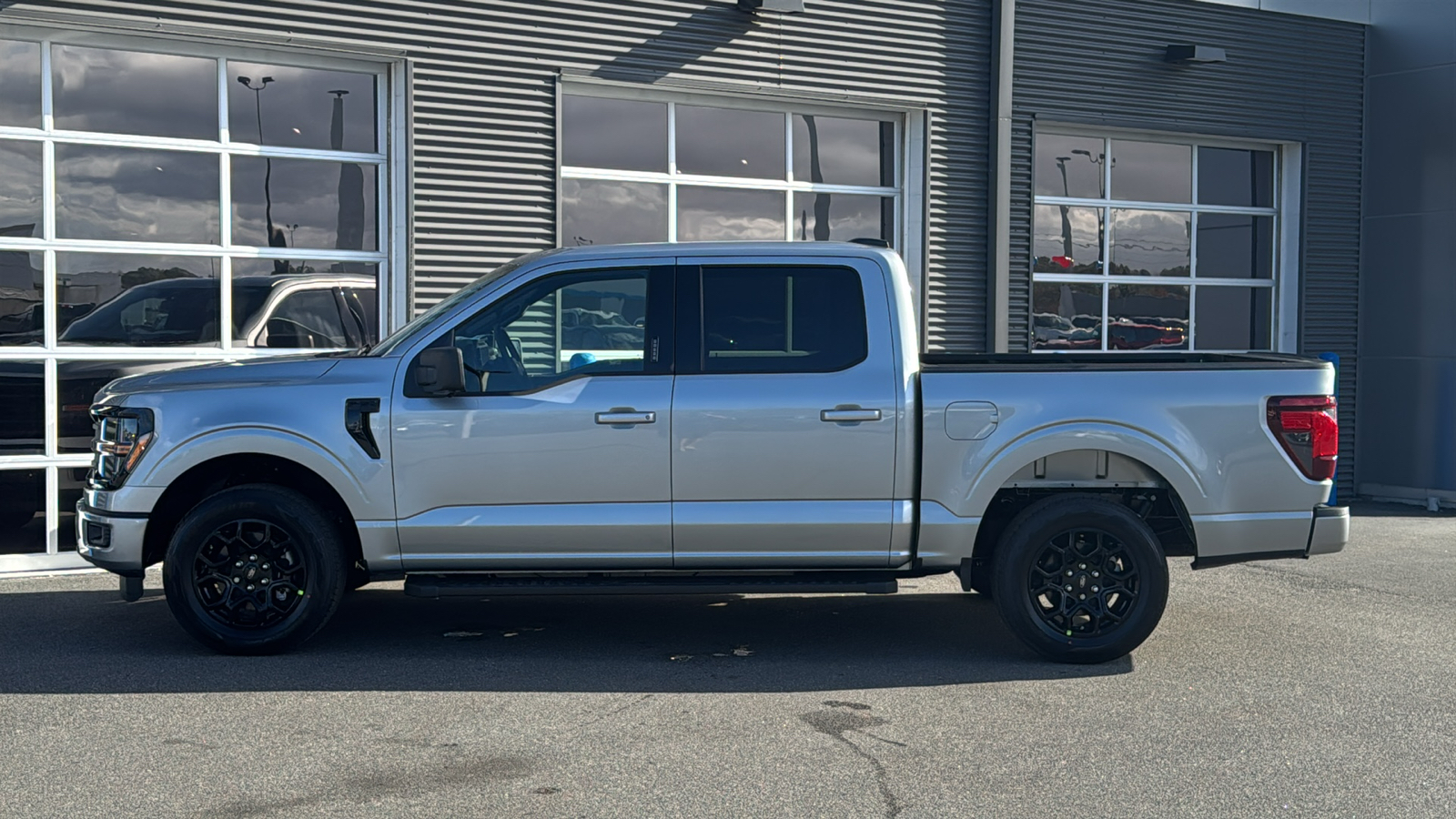 2024 Ford F-150 XLT 2