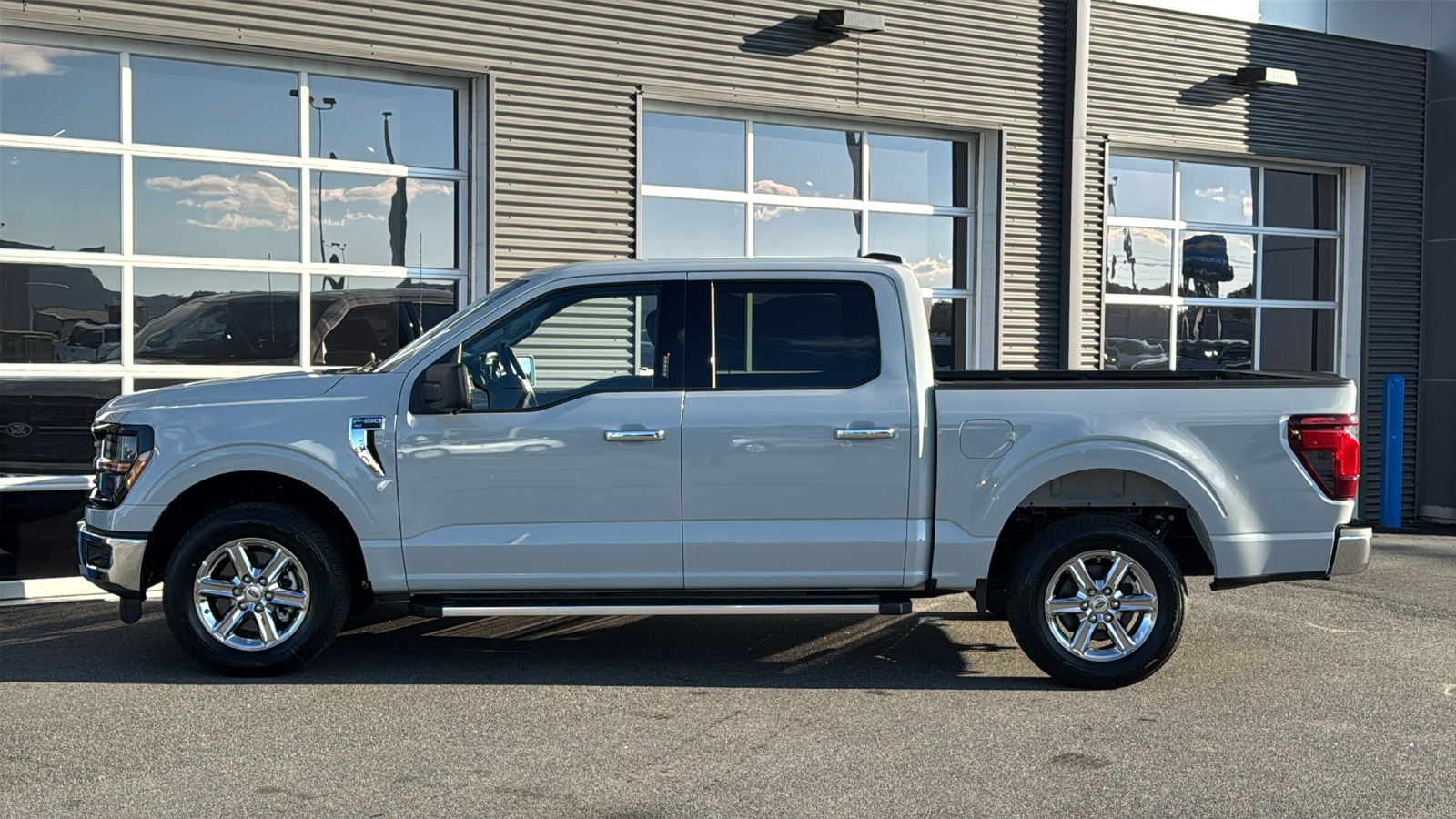 2024 Ford F-150 XLT 2