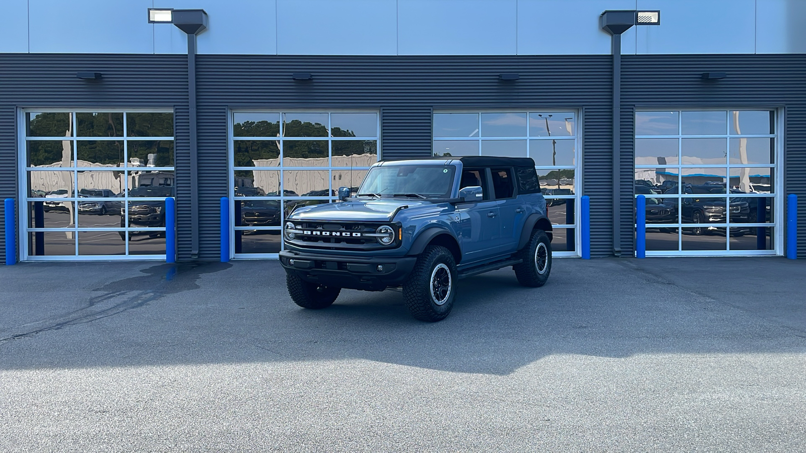 2024 Ford Bronco Outer Banks 1