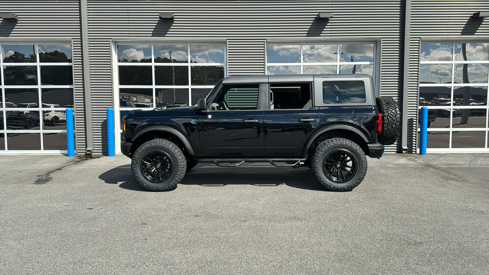 2024 Ford Bronco Black Diamond 2