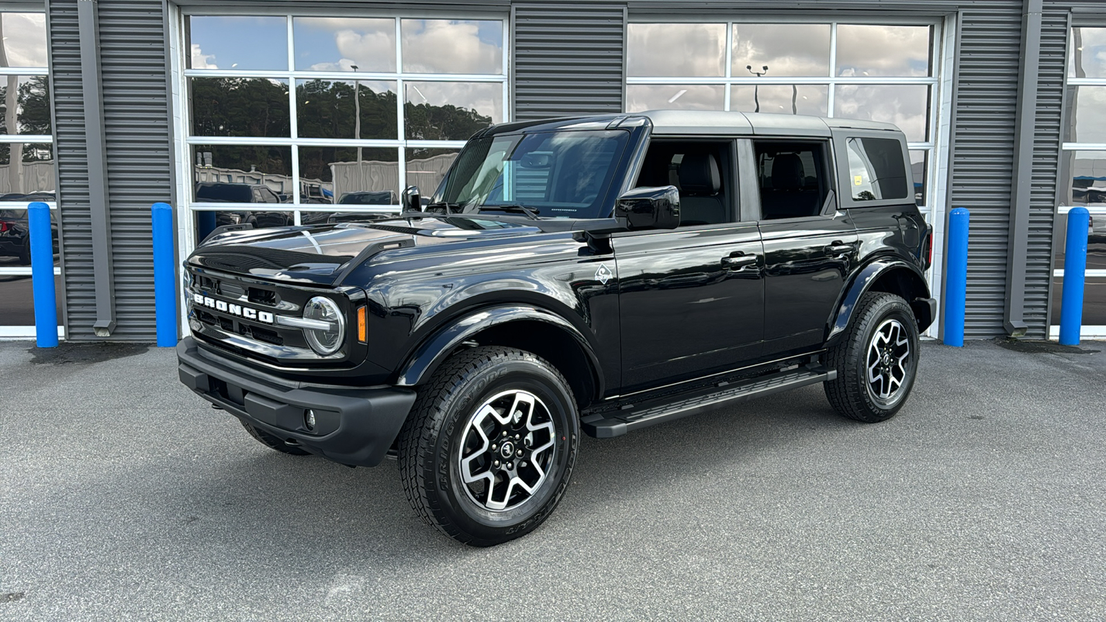 2024 Ford Bronco Outer Banks 1