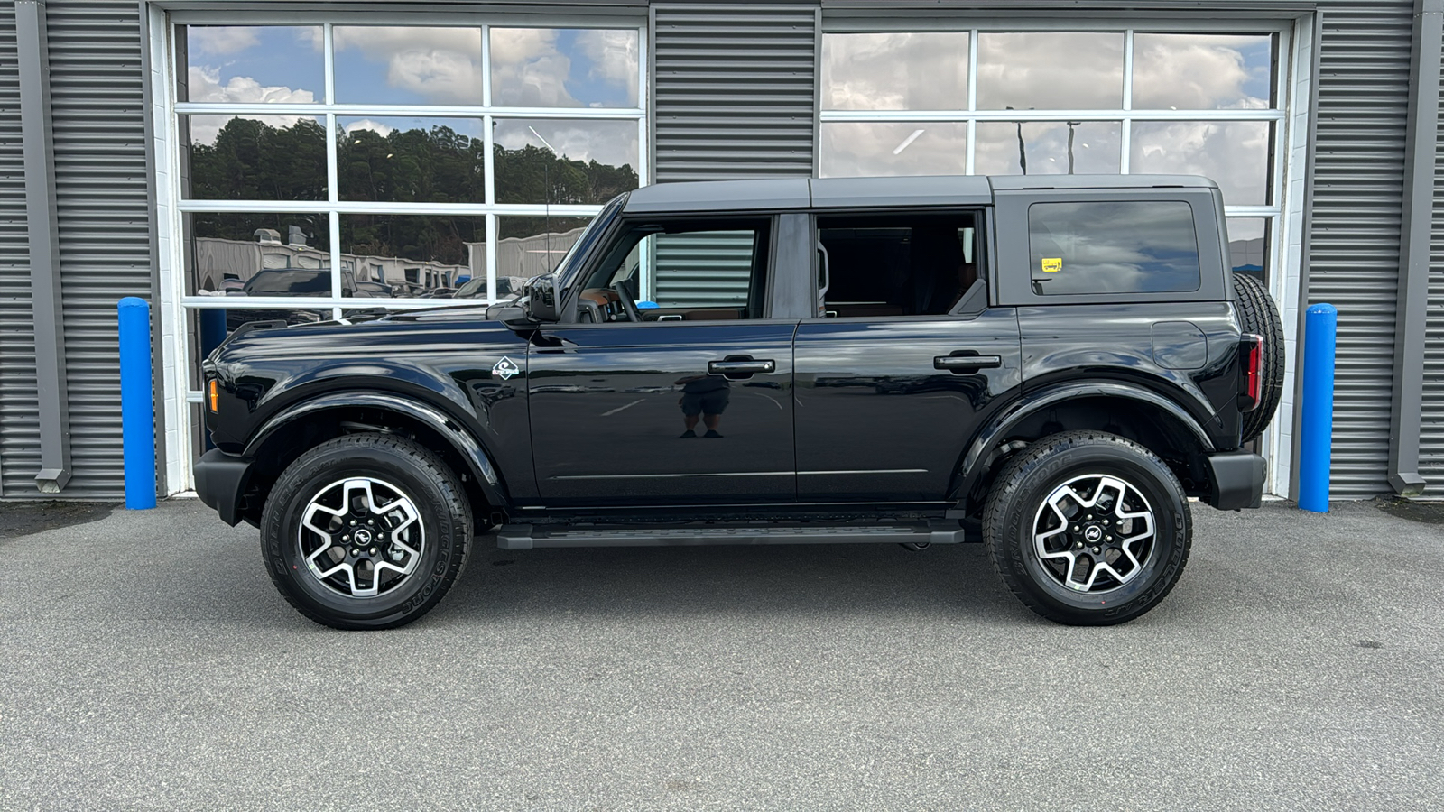 2024 Ford Bronco Outer Banks 2