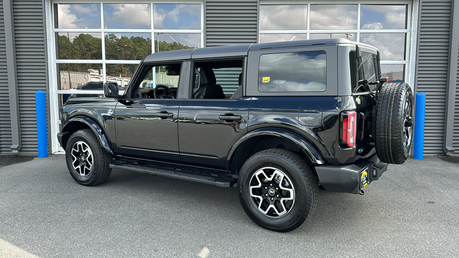 2024 Ford Bronco Outer Banks 3