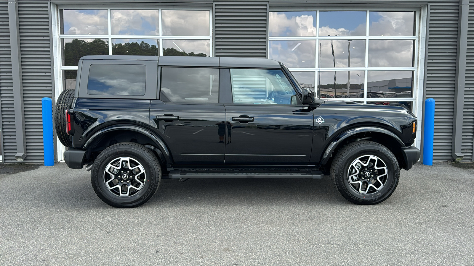 2024 Ford Bronco Outer Banks 8