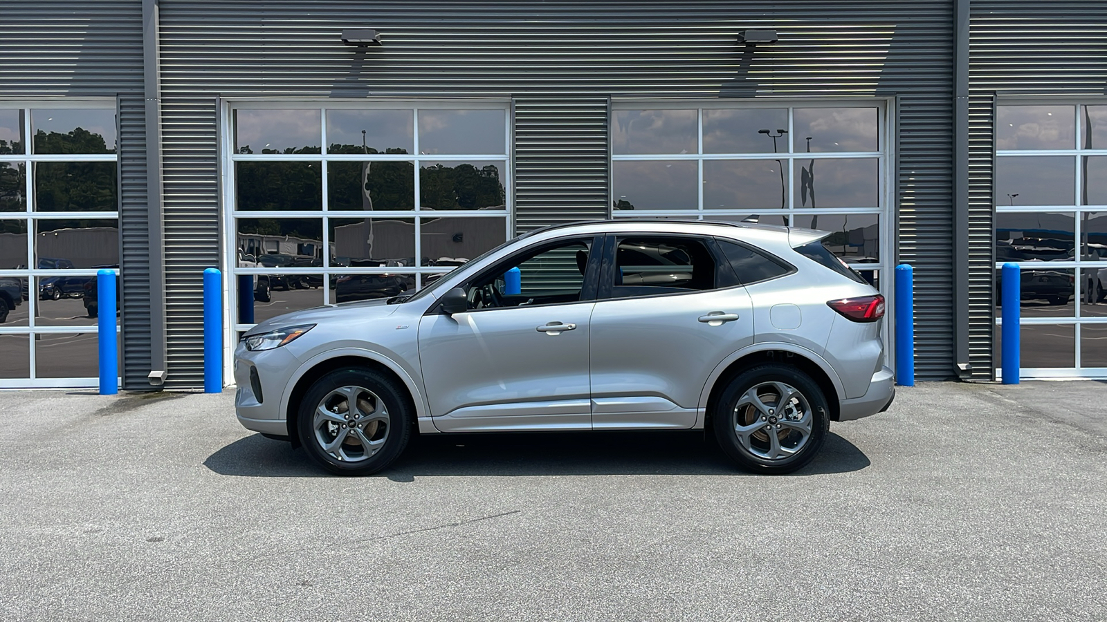 2024 Ford Escape ST-Line 2