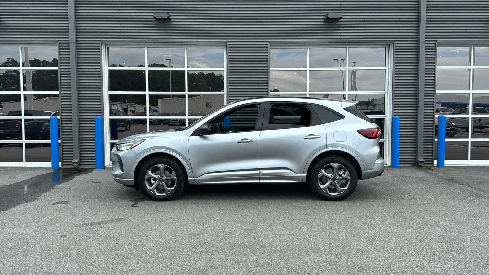 2024 Ford Escape ST-Line 2