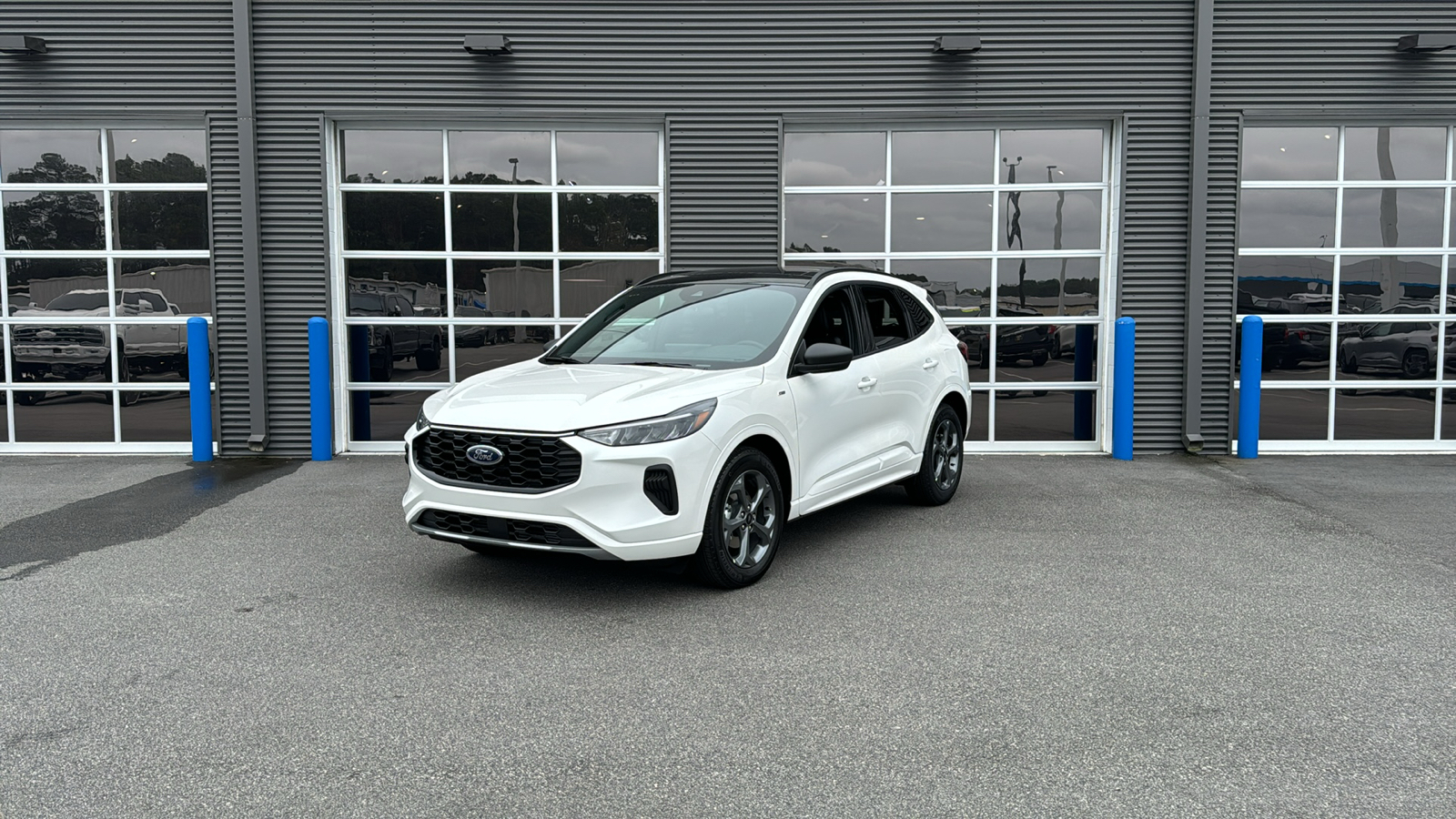 2024 Ford Escape ST-Line 1