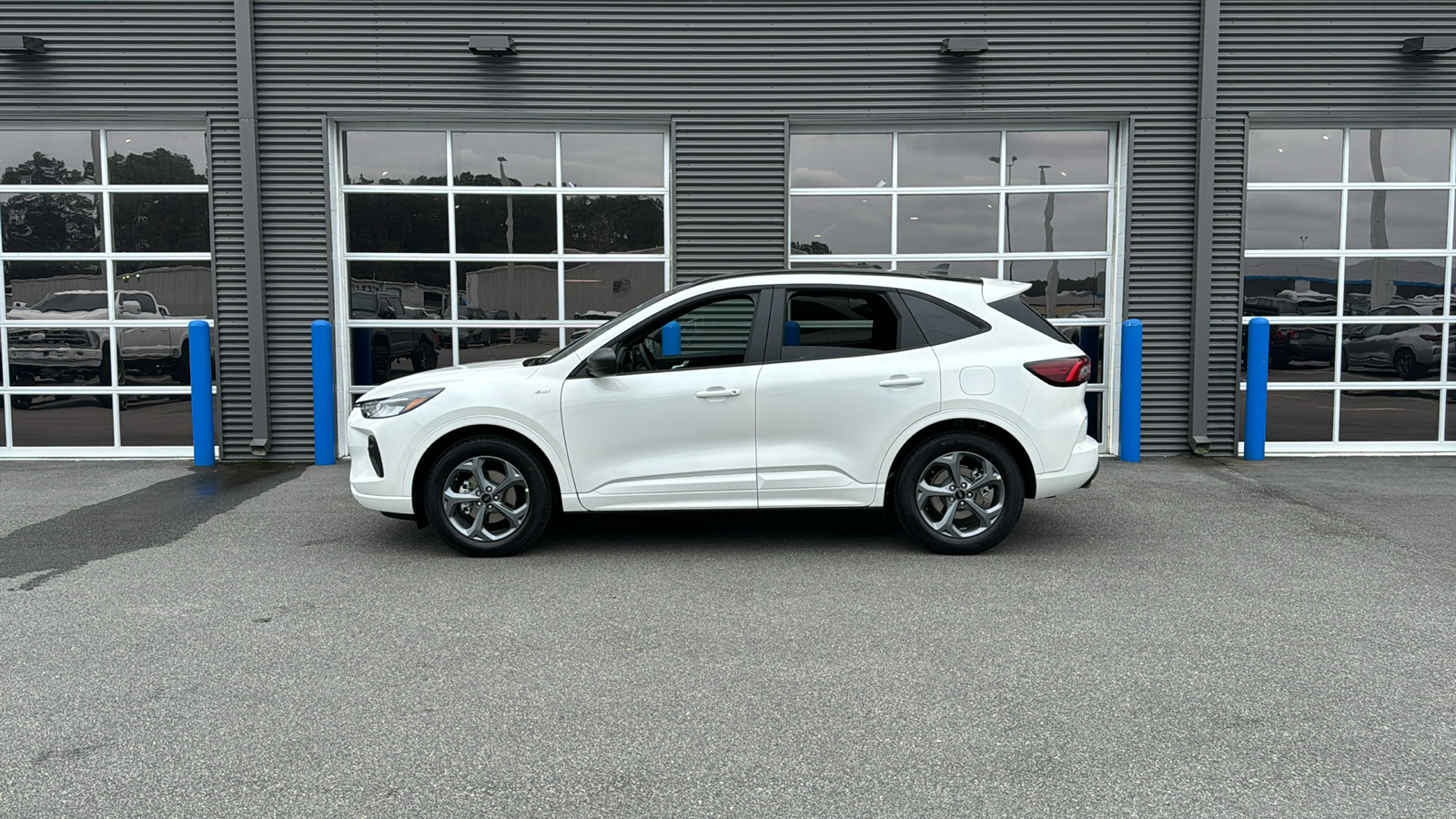 2024 Ford Escape ST-Line 2