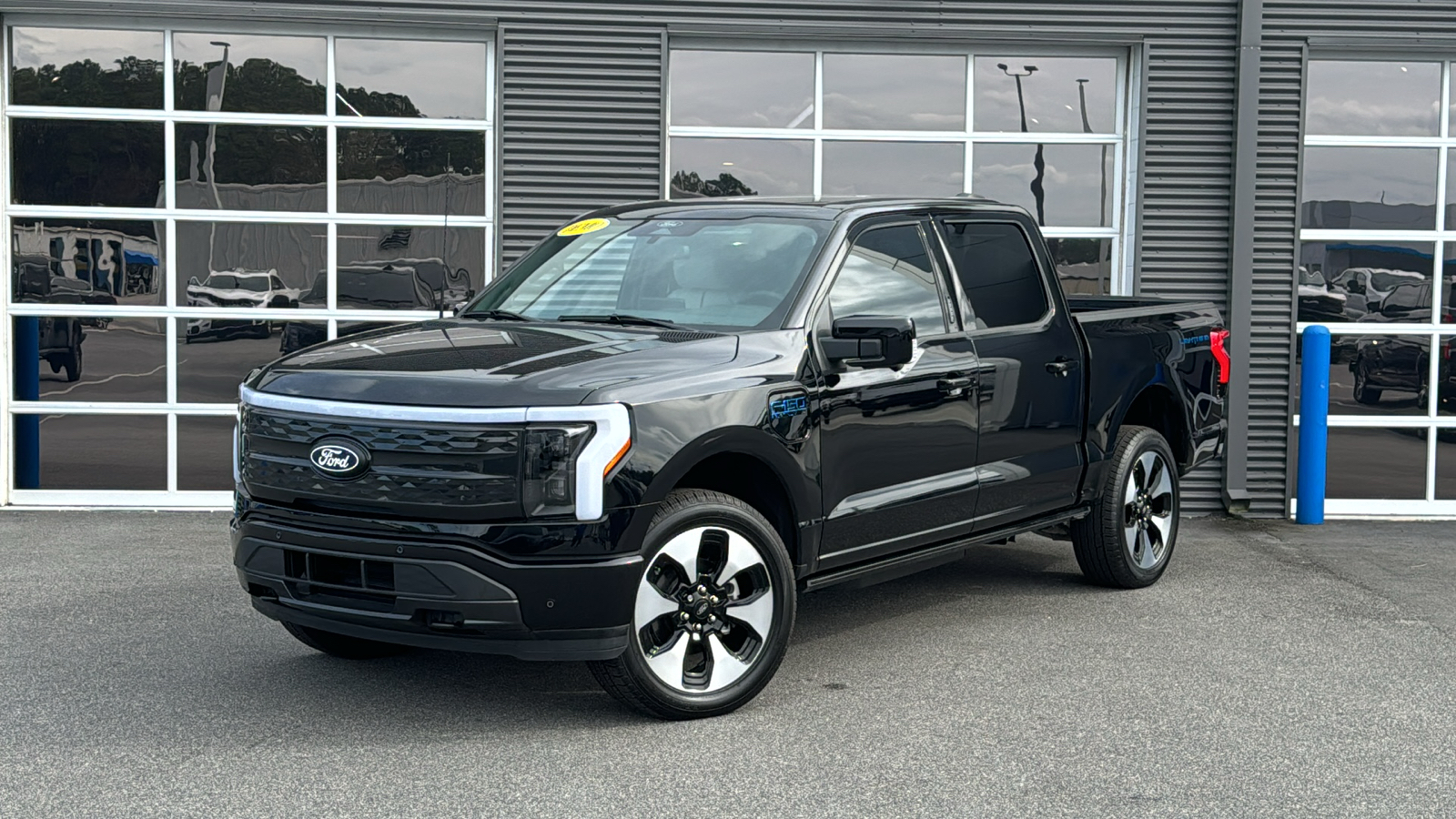 2024 Ford F-150 Lightning Platinum 1