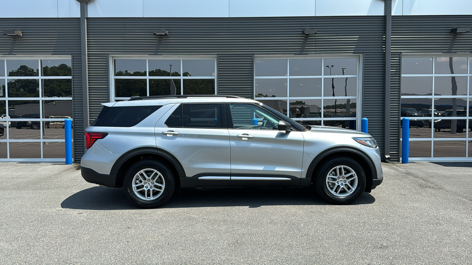 2025 Ford Explorer Active 8