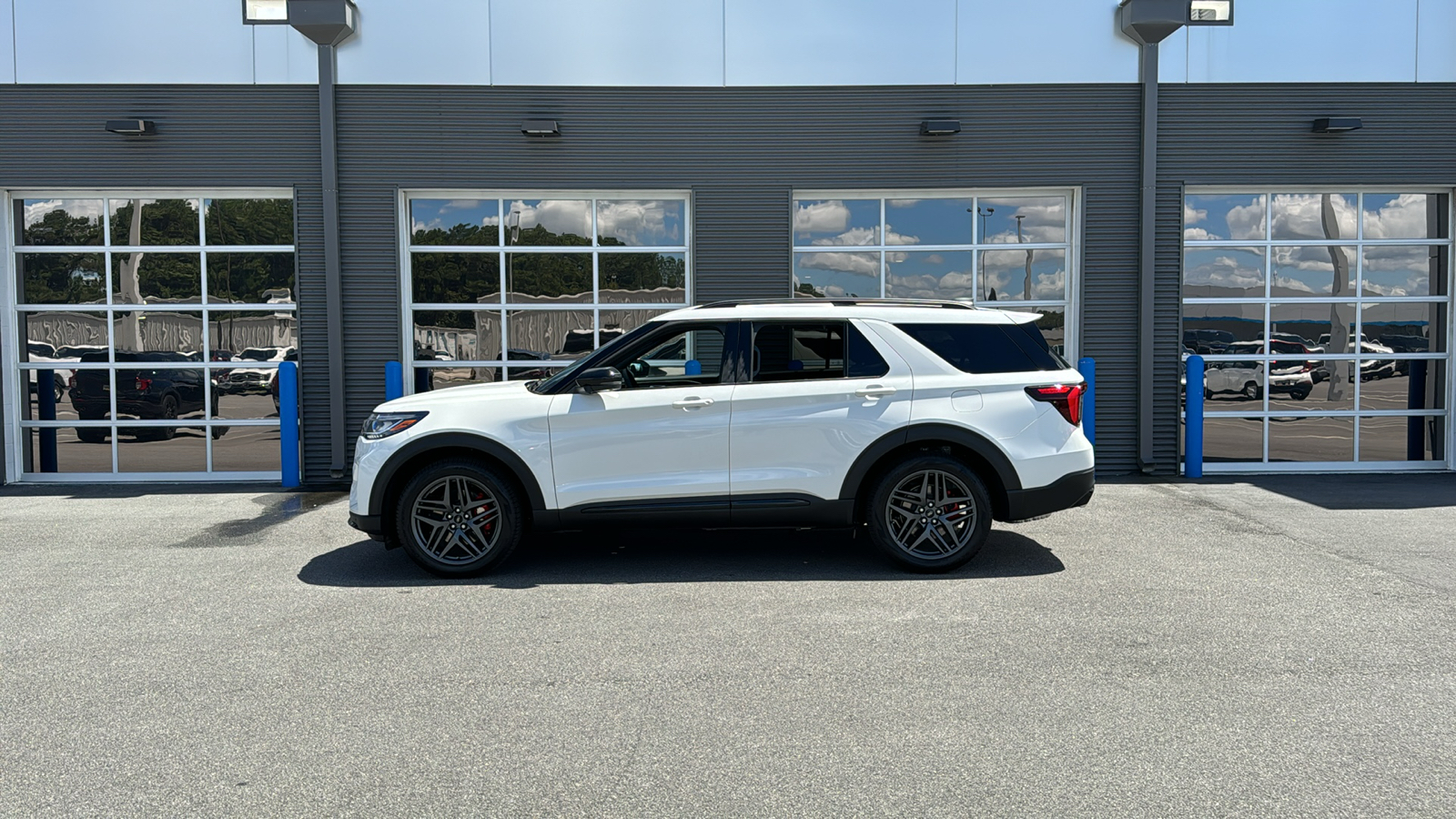 2025 Ford Explorer ST 2