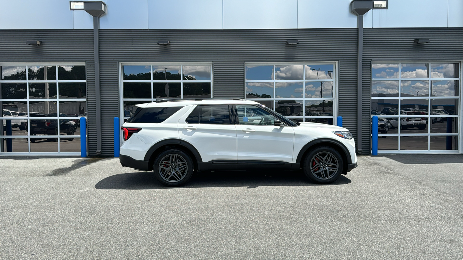 2025 Ford Explorer ST 8