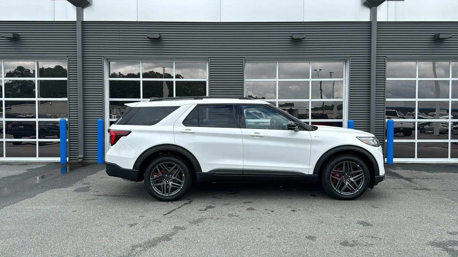 2025 Ford Explorer ST-Line 8