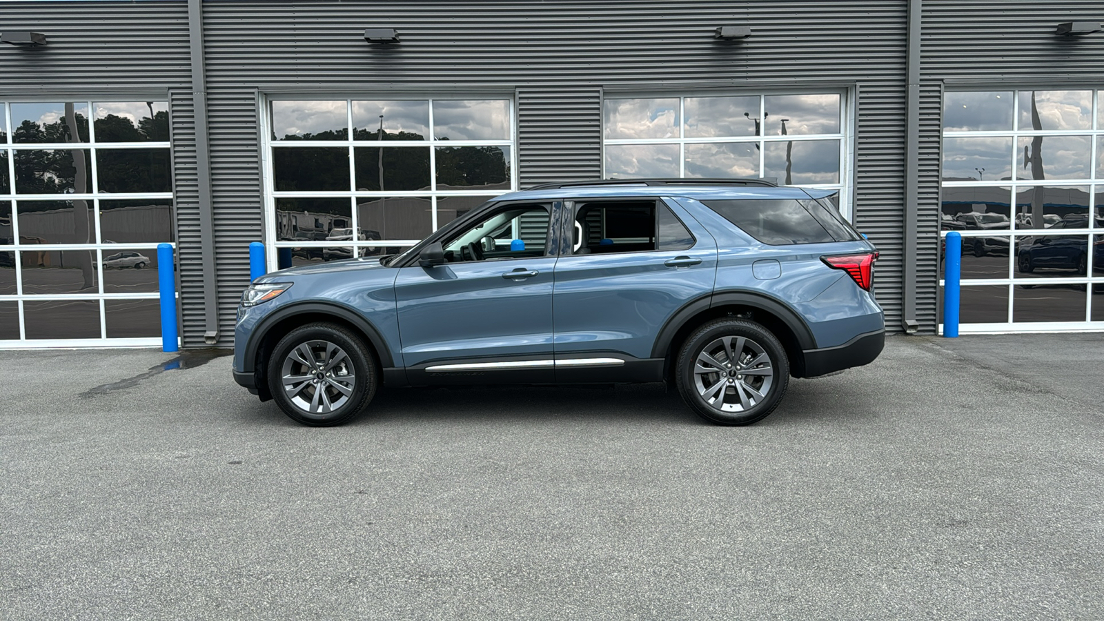 2025 Ford Explorer Active 2