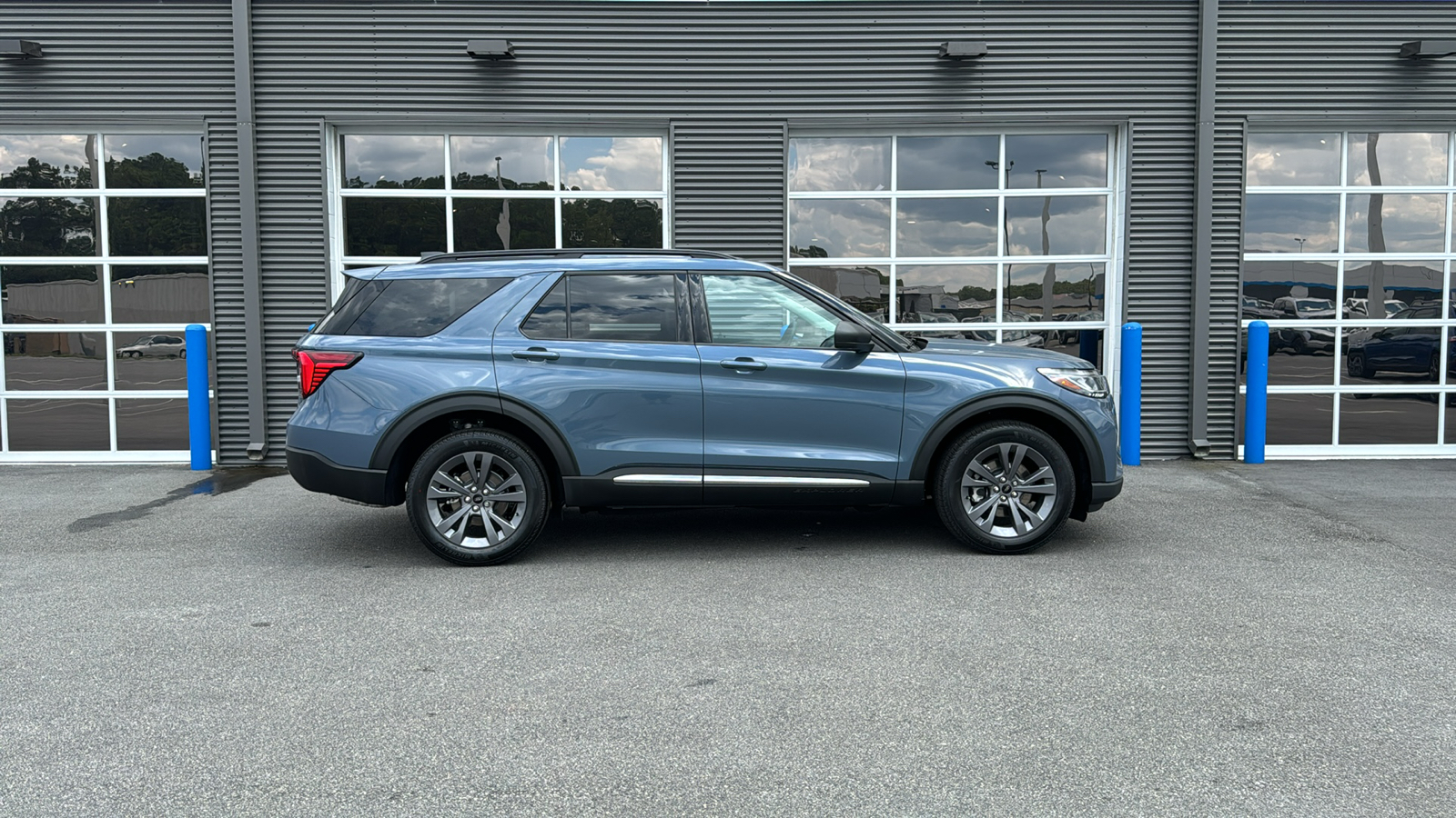 2025 Ford Explorer Active 8